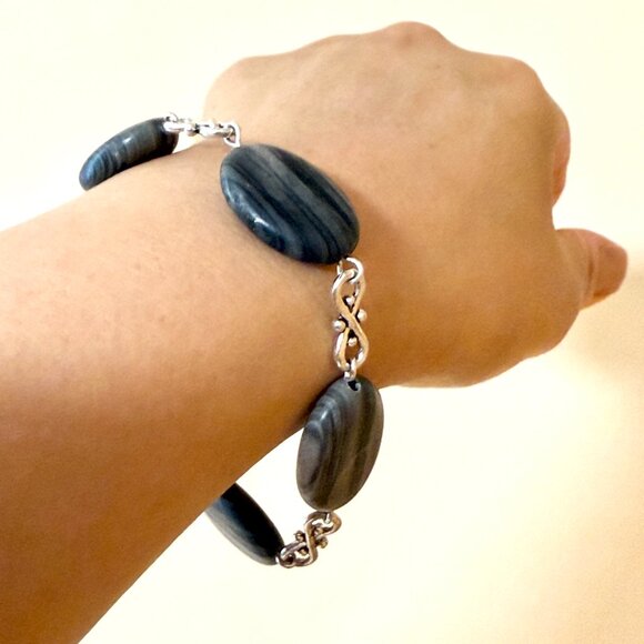 2/$20, Genuine Dark Grey Banded Agate Bracelet w/ Heart Arrow Toggle - Picture 10 of 10